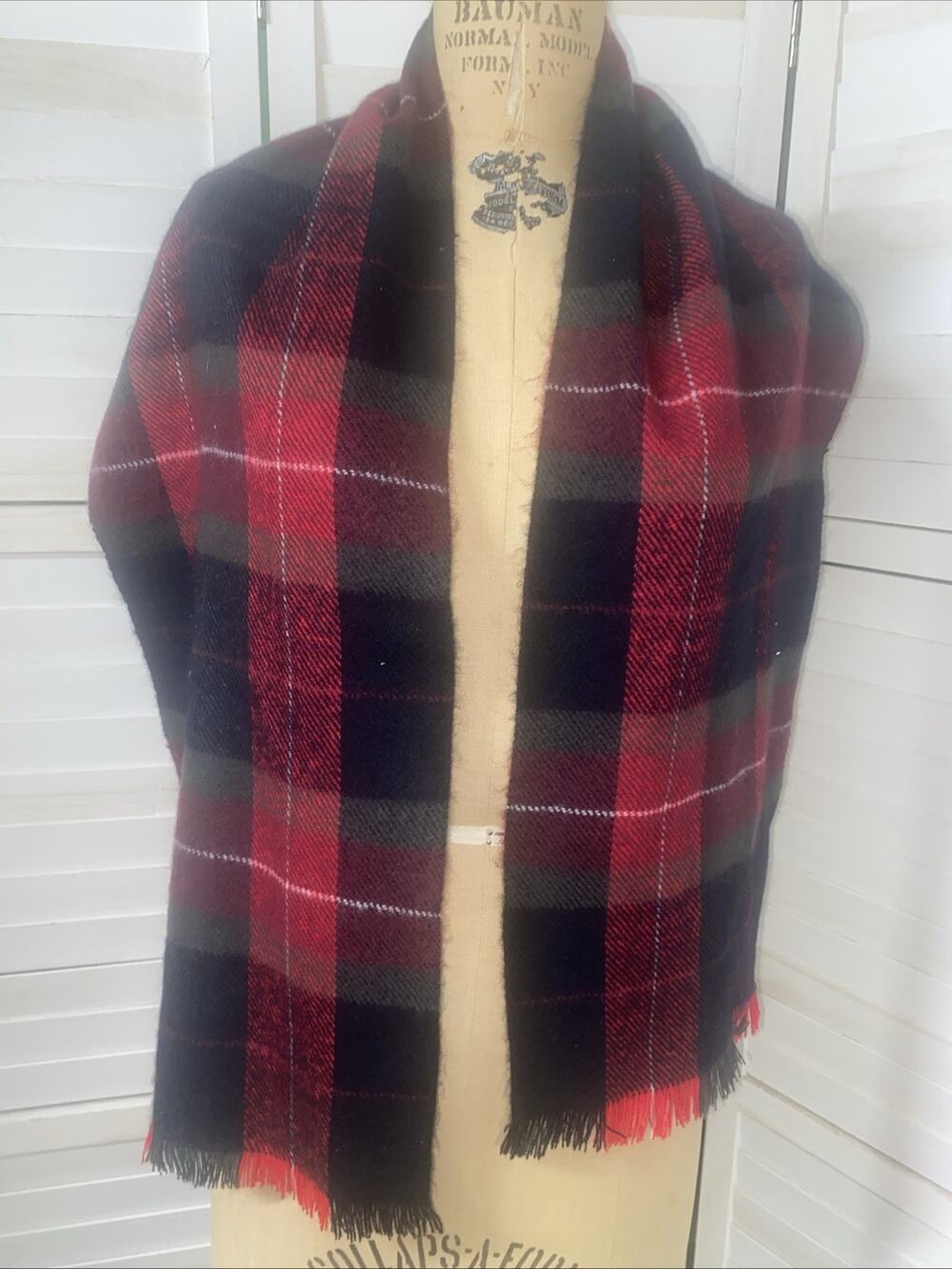 Made in England 100% Cashmere Scarf 60”x 12” Rectangle Red Green Plaid Fringe